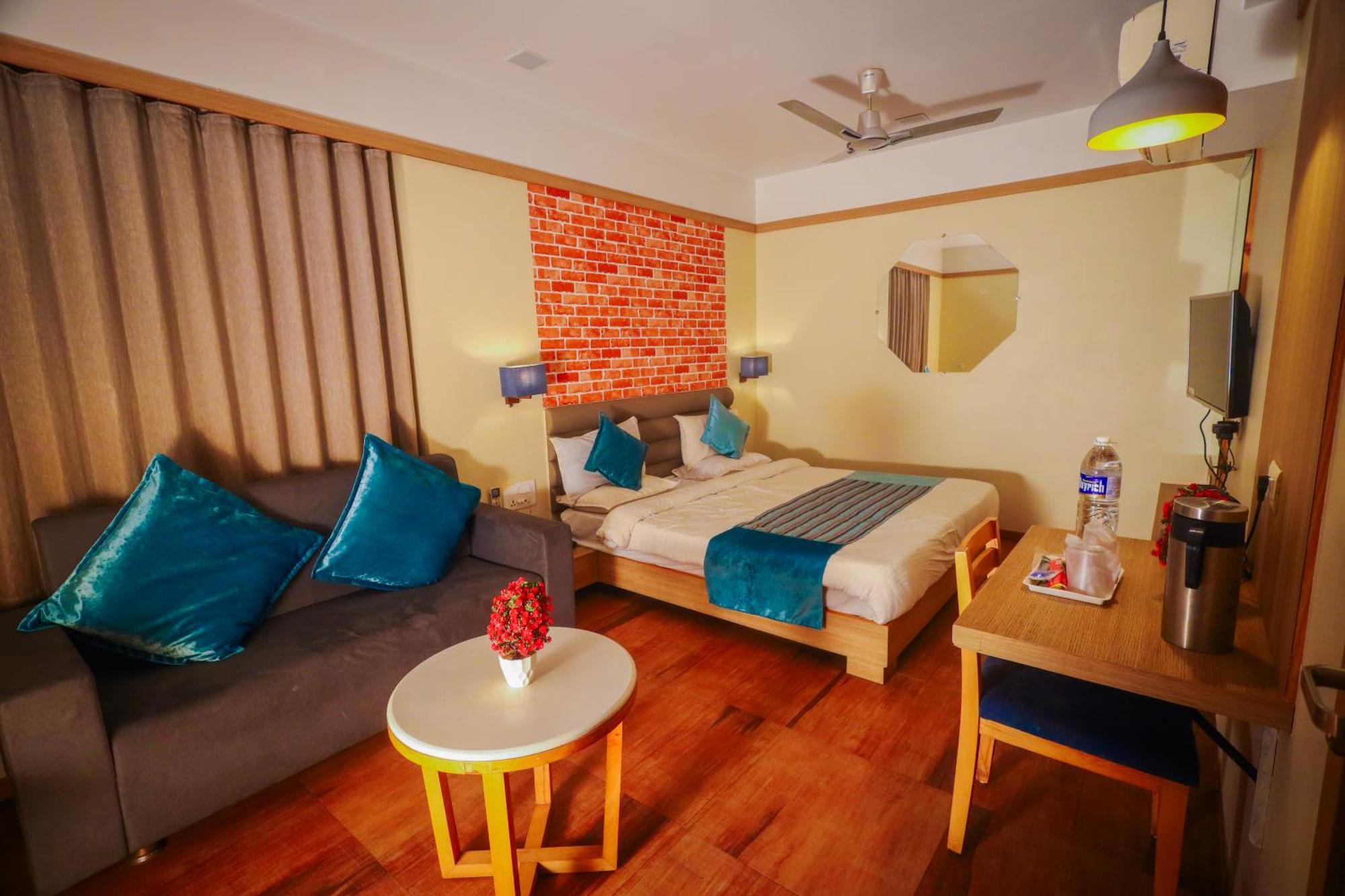 Hotel Everland Rajkot Exterior foto
