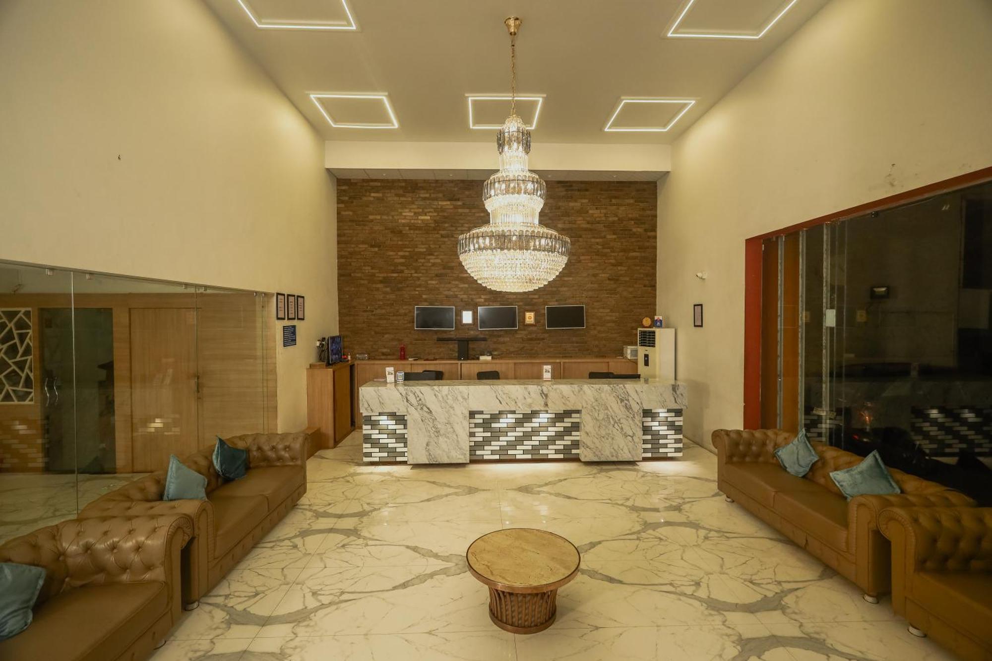Hotel Everland Rajkot Exterior foto